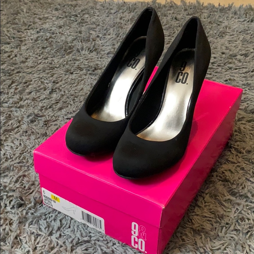 Shoes - Picture 2 of 3